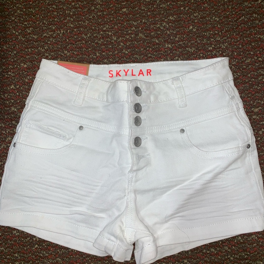 🐩WHITE HIGHWAISTED SHORTS BRAND NEW